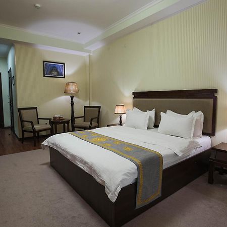 Zargaron Plaza Hotel Bukhara Bagian luar foto