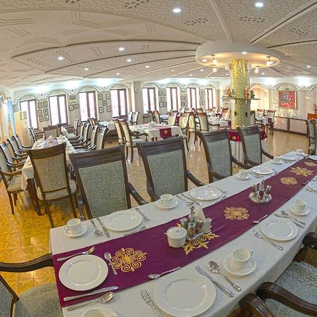 Zargaron Plaza Hotel Bukhara Bagian luar foto