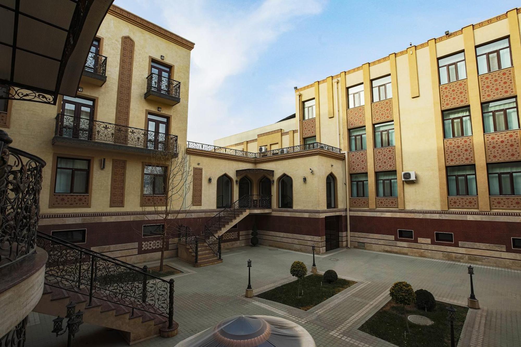 Zargaron Plaza Hotel Bukhara Bagian luar foto