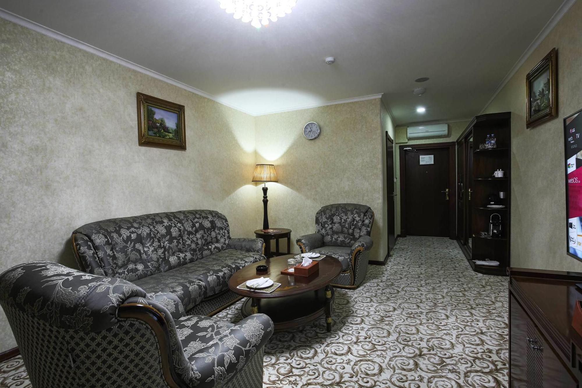 Zargaron Plaza Hotel Bukhara Bagian luar foto