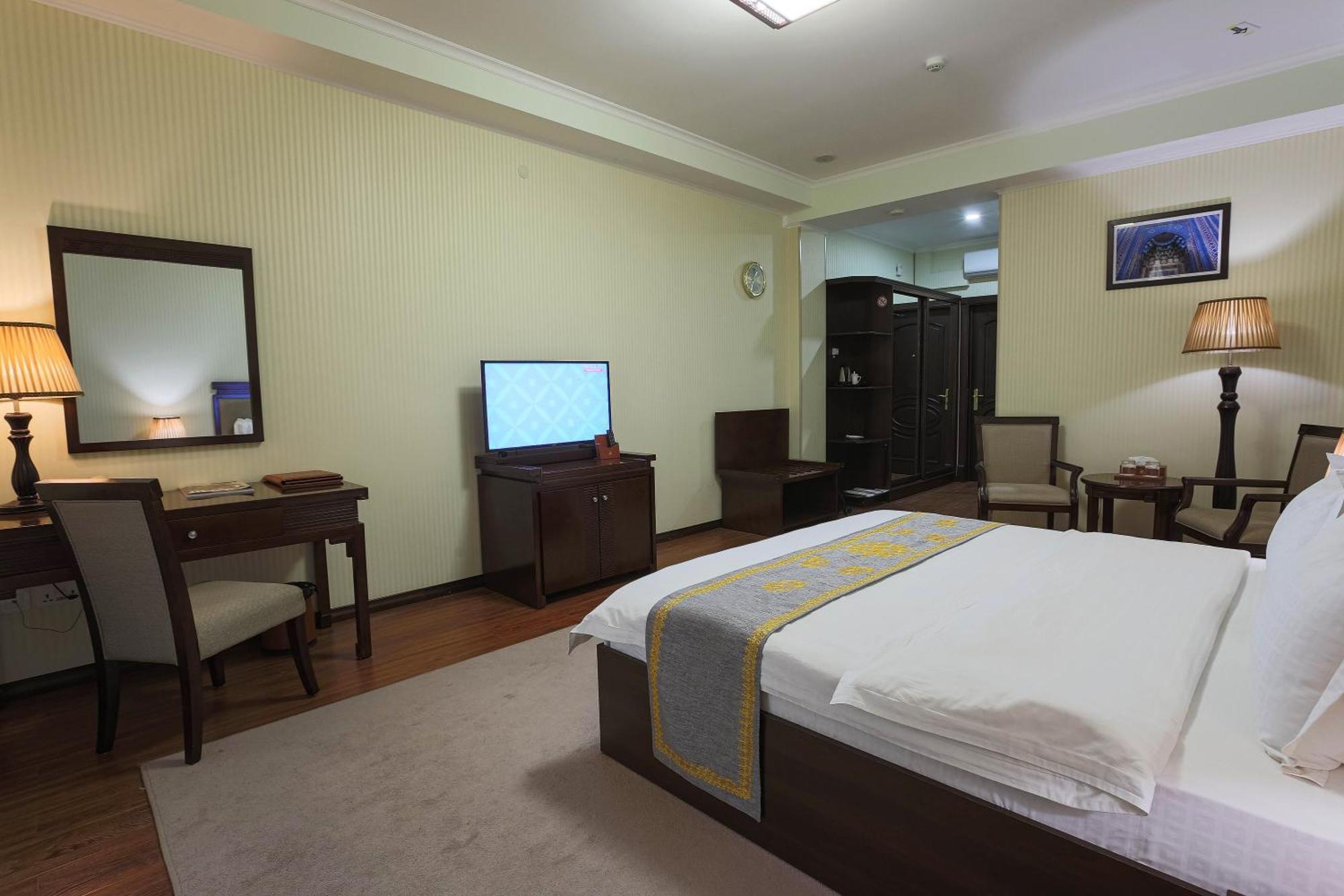 Zargaron Plaza Hotel Bukhara Bagian luar foto