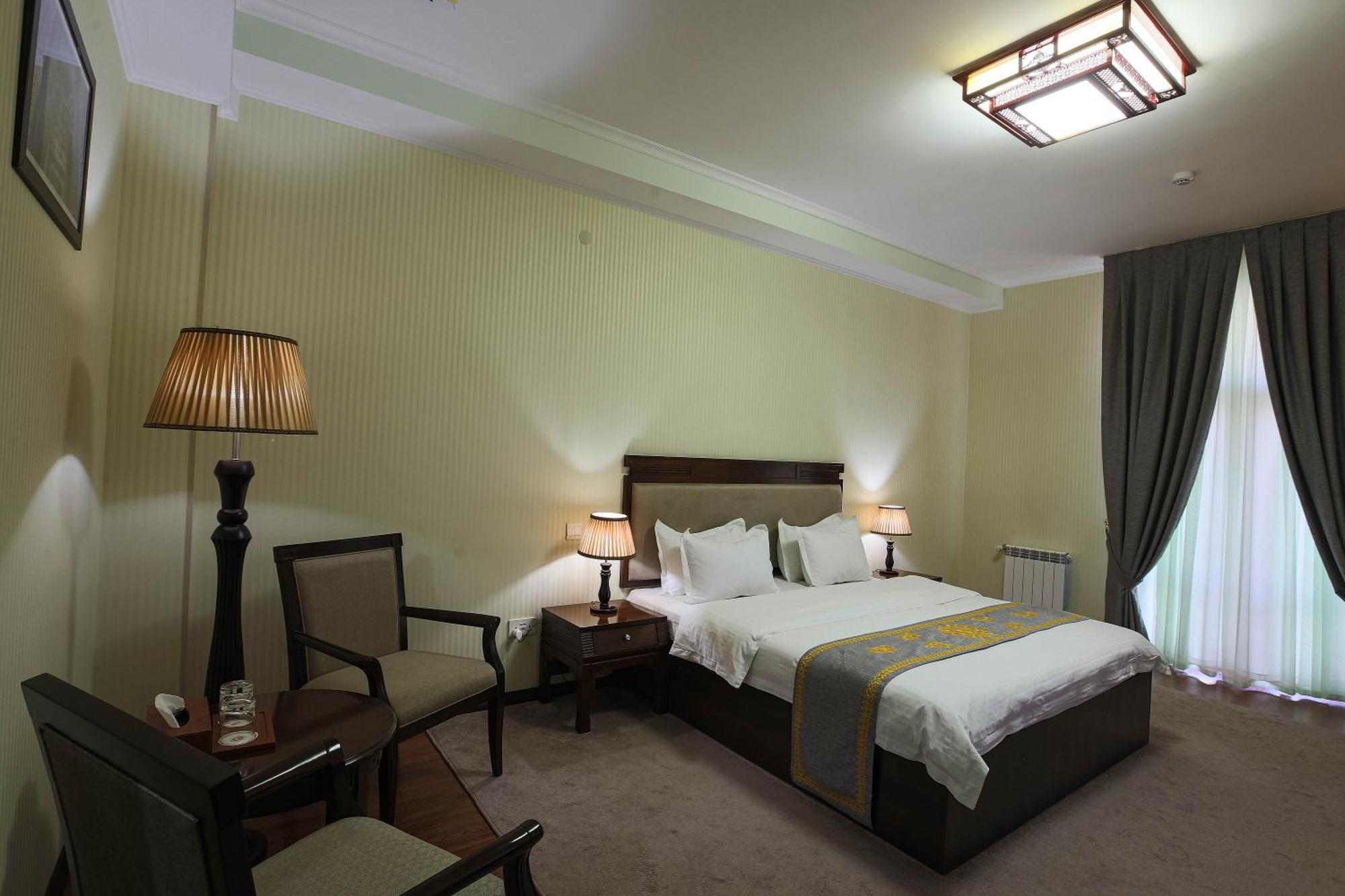 Zargaron Plaza Hotel Bukhara Bagian luar foto
