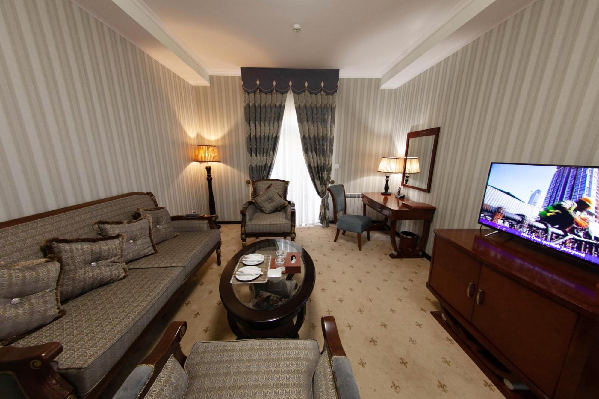 Zargaron Plaza Hotel Bukhara Bagian luar foto