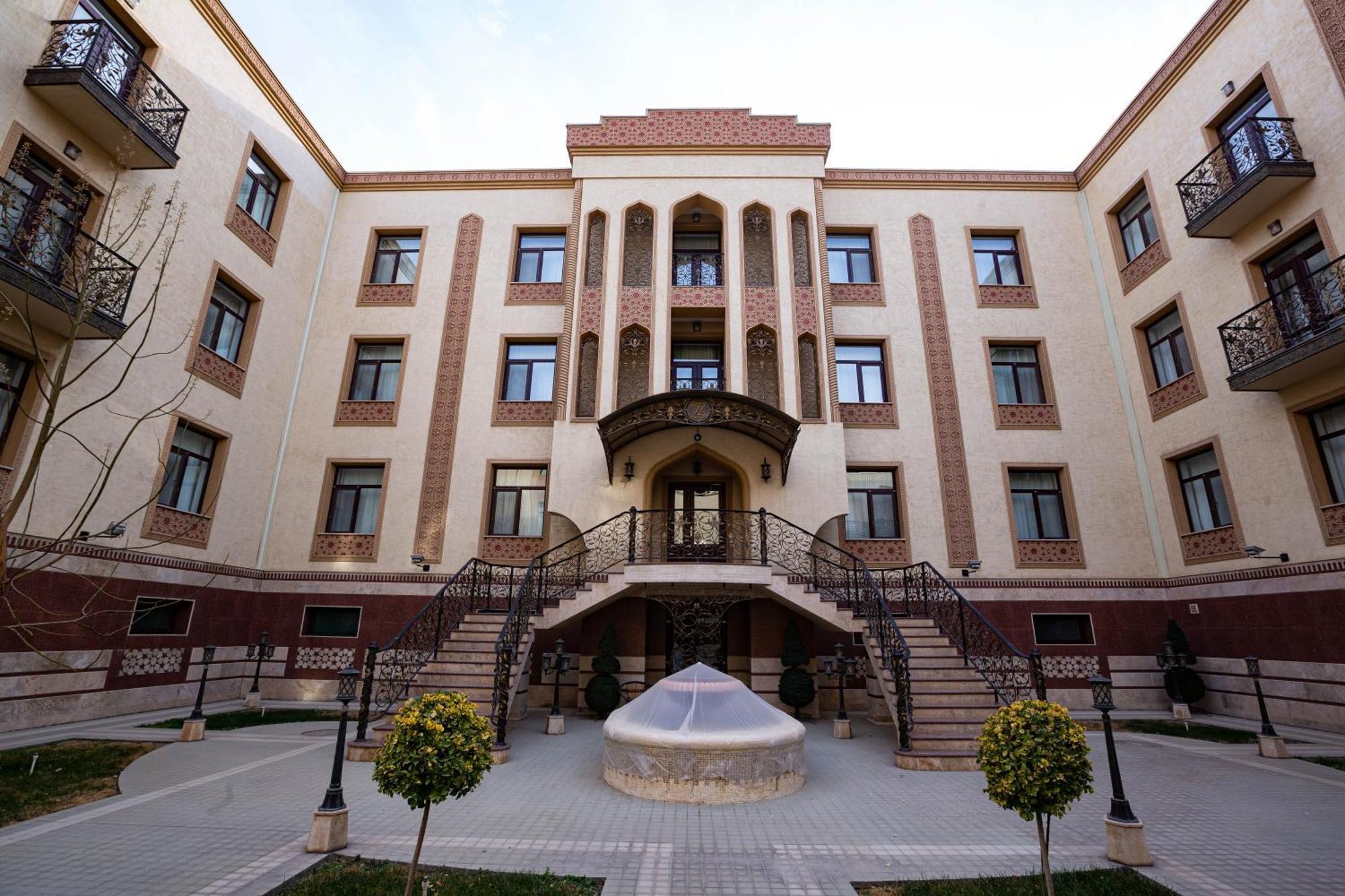 Zargaron Plaza Hotel Bukhara Bagian luar foto