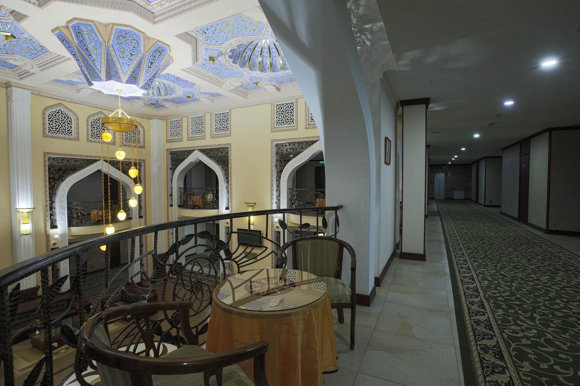 Zargaron Plaza Hotel Bukhara Bagian luar foto