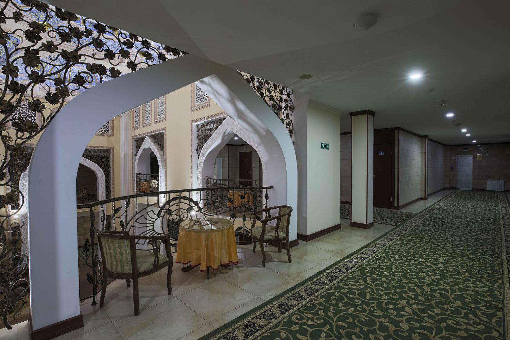 Zargaron Plaza Hotel Bukhara Bagian luar foto