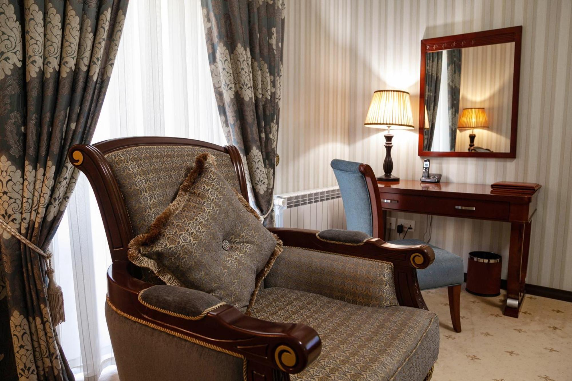 Zargaron Plaza Hotel Bukhara Bagian luar foto