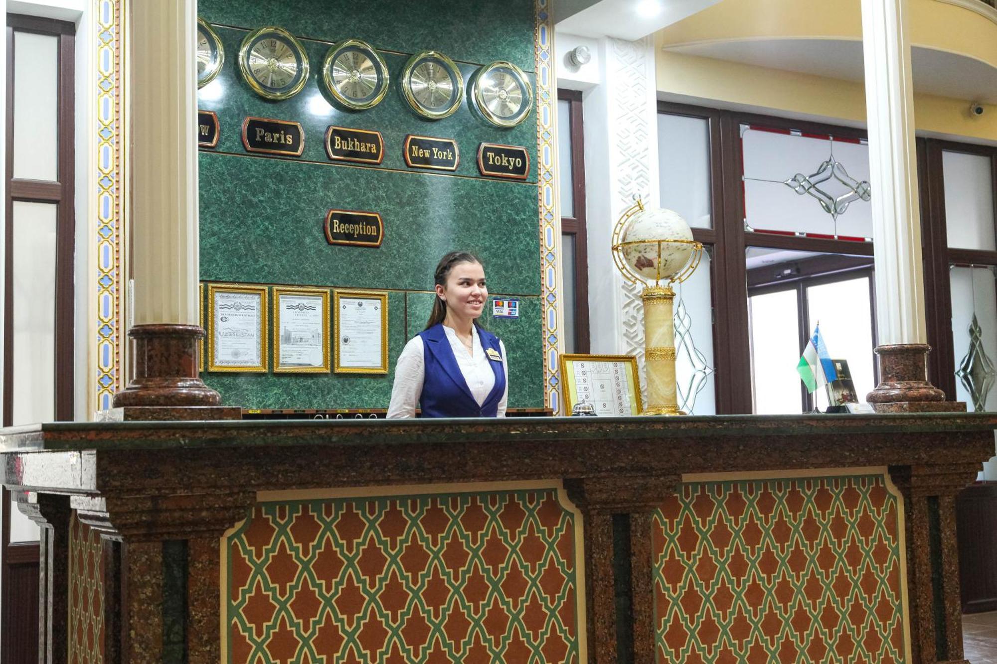 Zargaron Plaza Hotel Bukhara Bagian luar foto