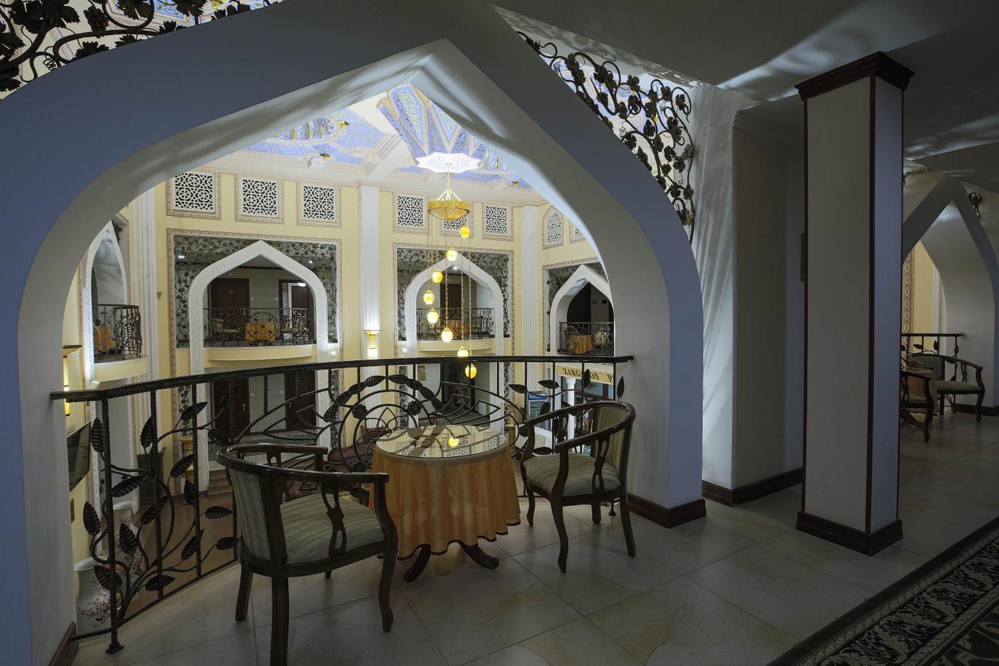 Zargaron Plaza Hotel Bukhara Bagian luar foto