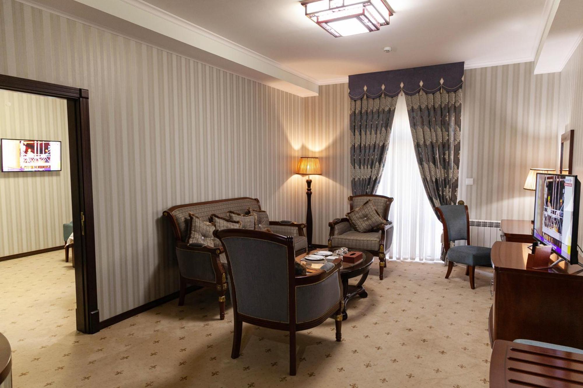 Zargaron Plaza Hotel Bukhara Bagian luar foto