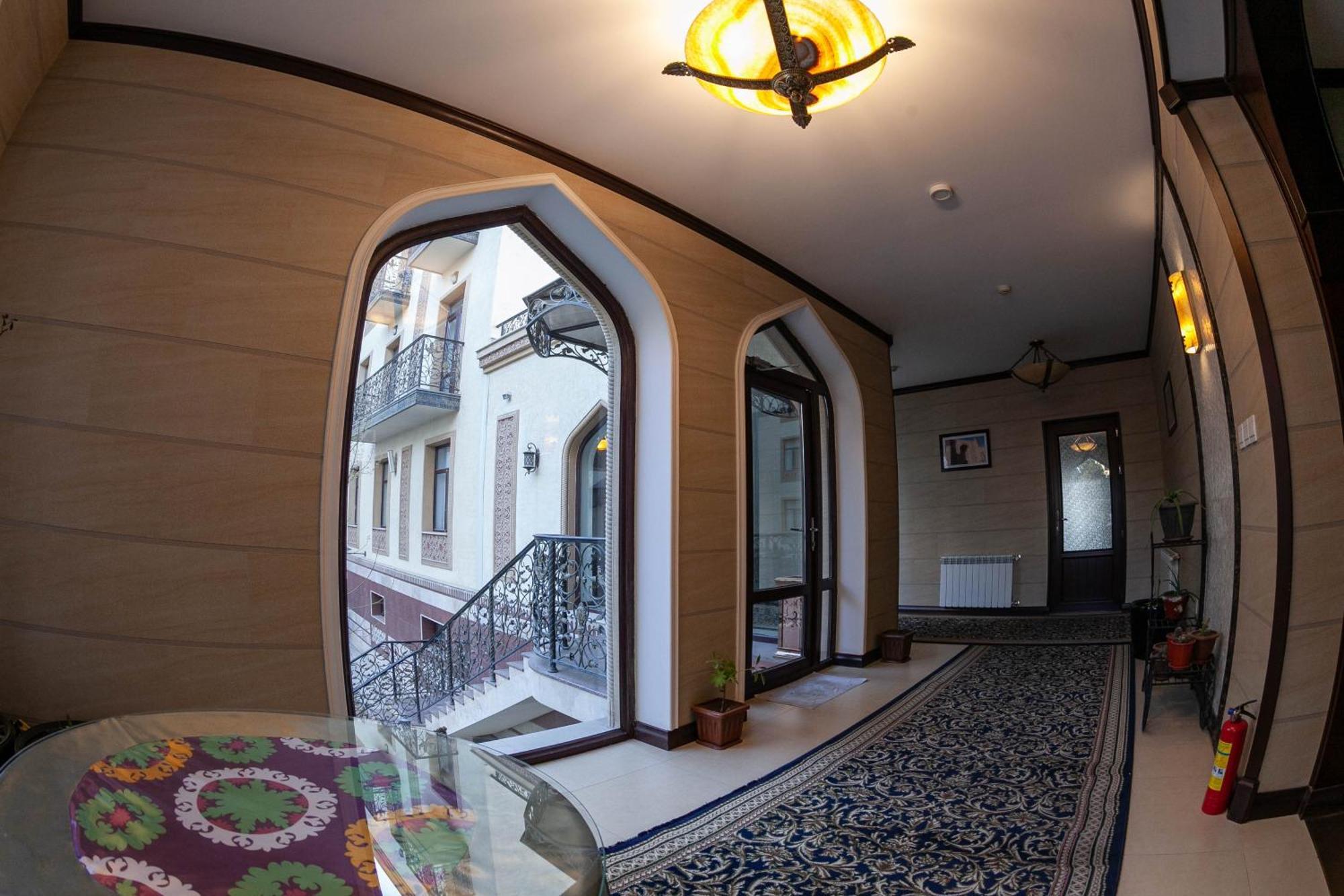 Zargaron Plaza Hotel Bukhara Bagian luar foto