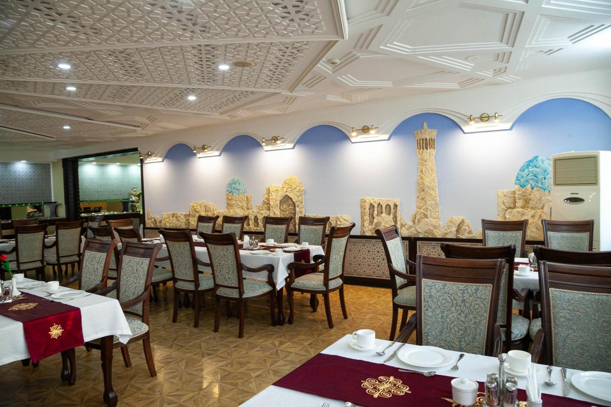 Zargaron Plaza Hotel Bukhara Bagian luar foto